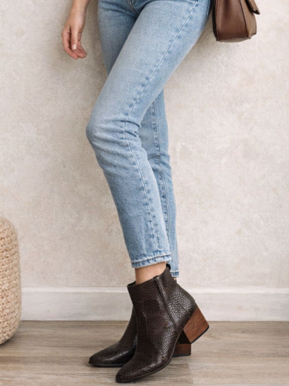 Korks Women's Brown Textured Leather Ankle Boots Size 7.5M